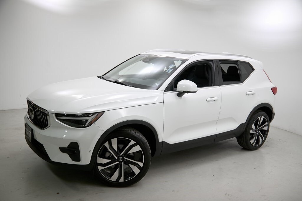 2024 Volvo XC40 Plus photo 3