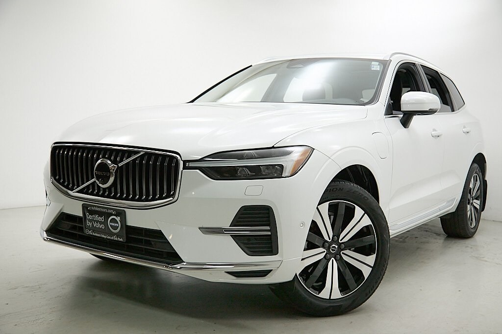 2023 Volvo XC60 Recharge Hybrid T8 Plus photo 2