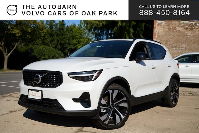 2025 Volvo XC40 B5 Plus Dark Theme AWD SUV