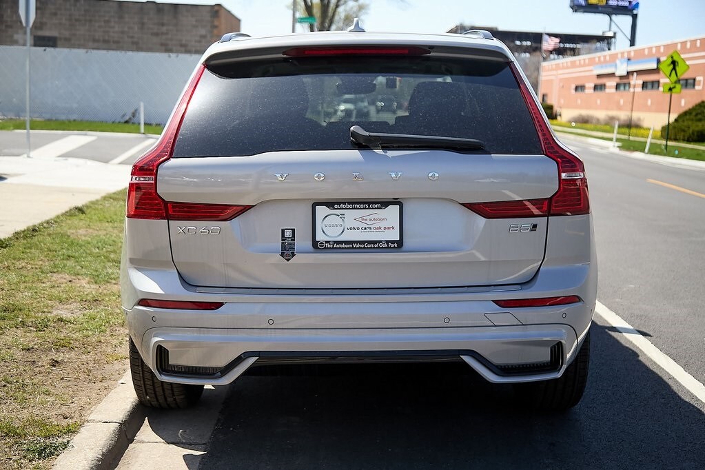2025 Volvo XC60 B5 Plus photo 4