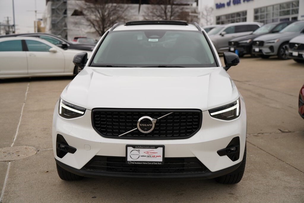 2025 Volvo XC40 photo 4