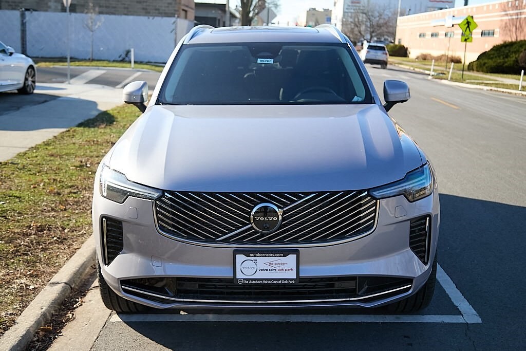 2026 Volvo XC90 Plus photo 3