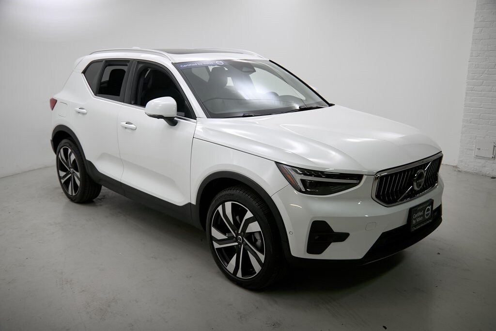 2024 Volvo XC40 Plus photo 4