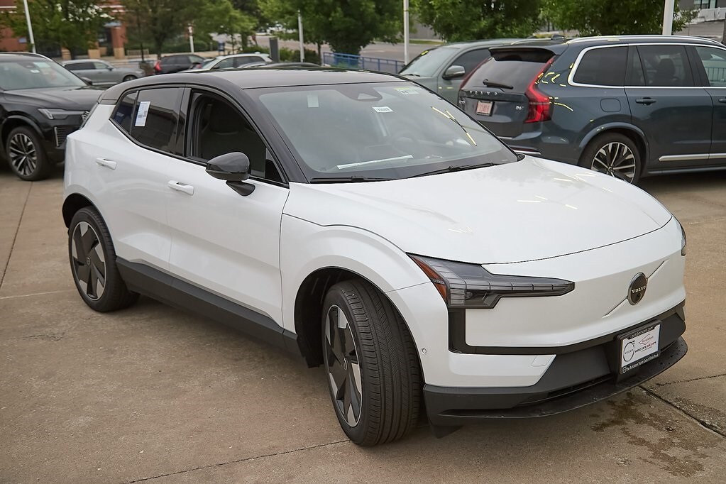 2025 Volvo EX30 Ultra photo 2