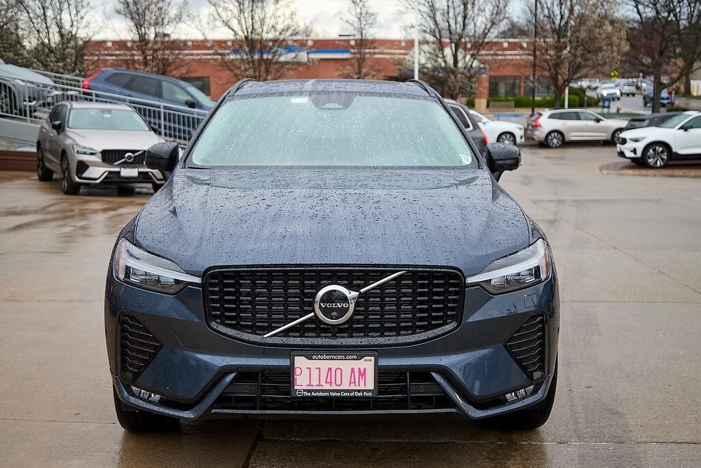 2025 Volvo XC60 B5 Plus photo 4