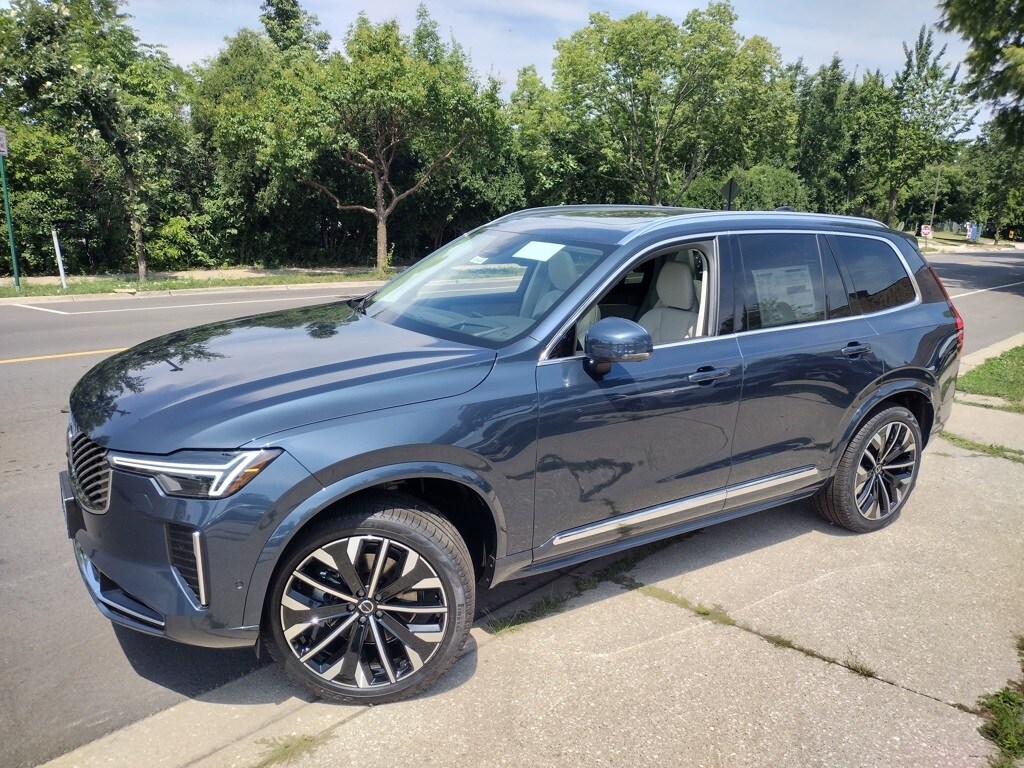 2026 Volvo XC90 B5 photo 3