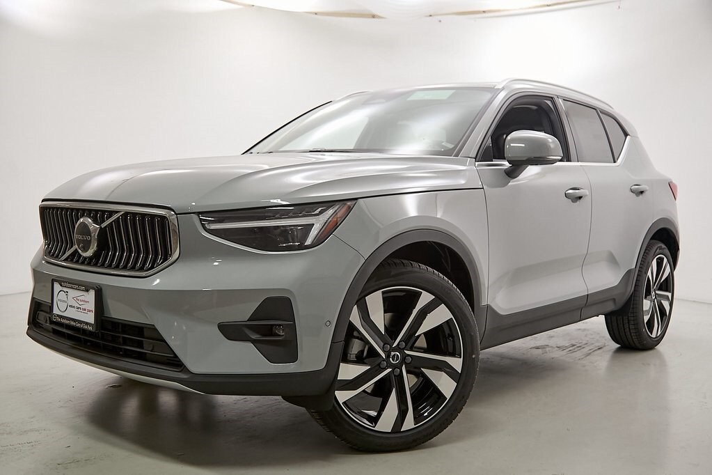 2025 Volvo XC40 Plus photo 2