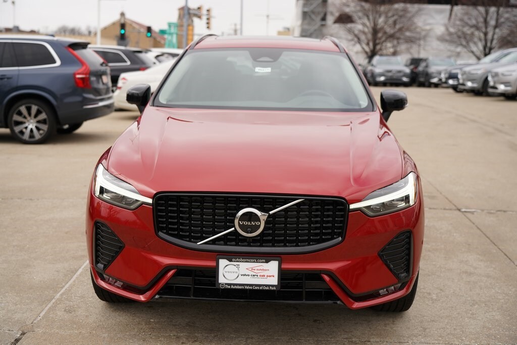 2025 Volvo XC60 B5 Plus photo 4