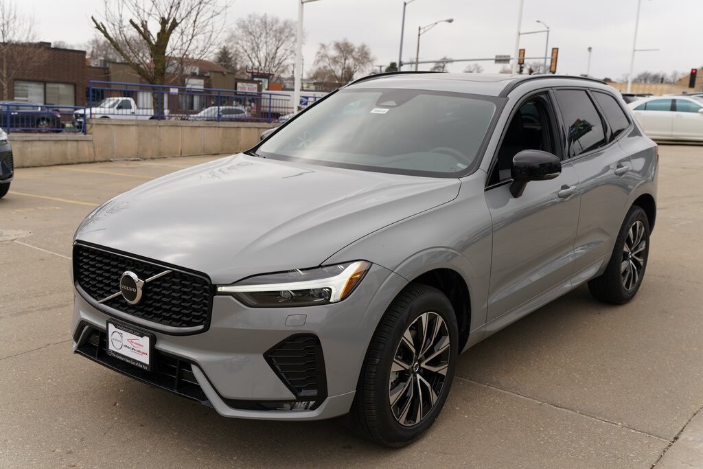 2025 Volvo XC60 B5 Core photo 4