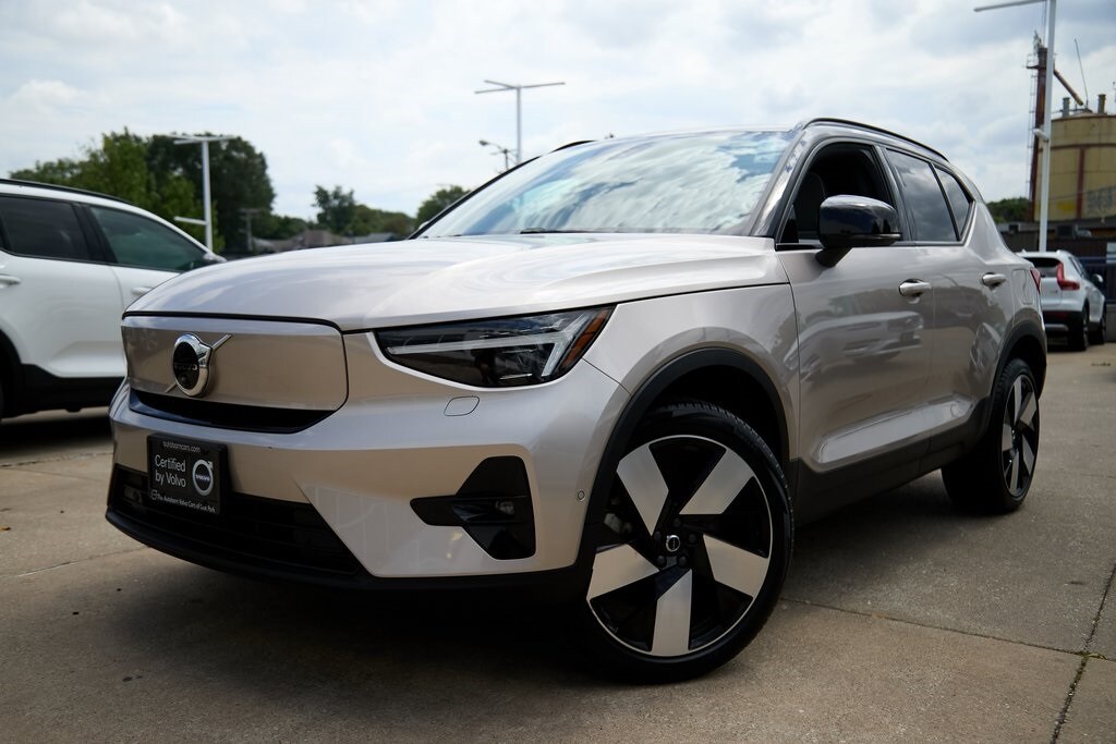2023 Volvo XC40 Recharge Ultimate photo 2