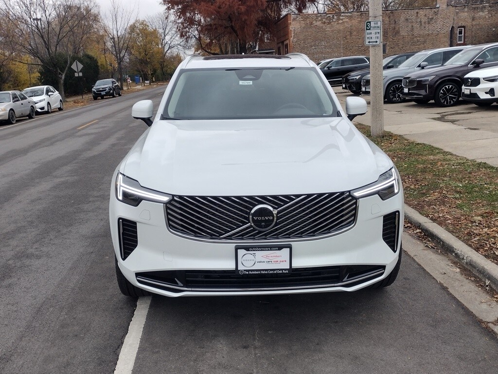 2026 Volvo XC90 Plus photo 2