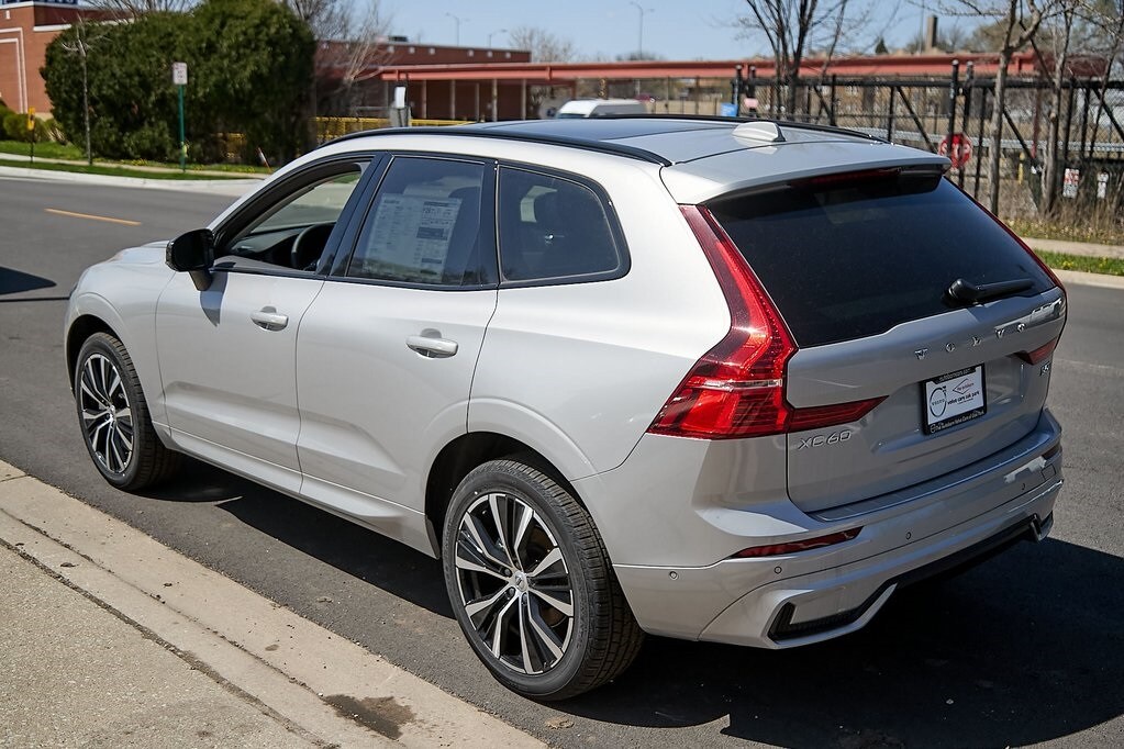 2025 Volvo XC60 B5 Plus photo 4