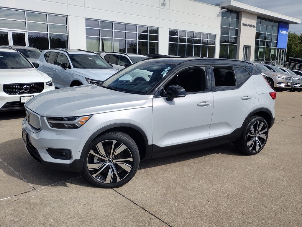 2022 Volvo XC40 Recharge P8 Plus photo 2