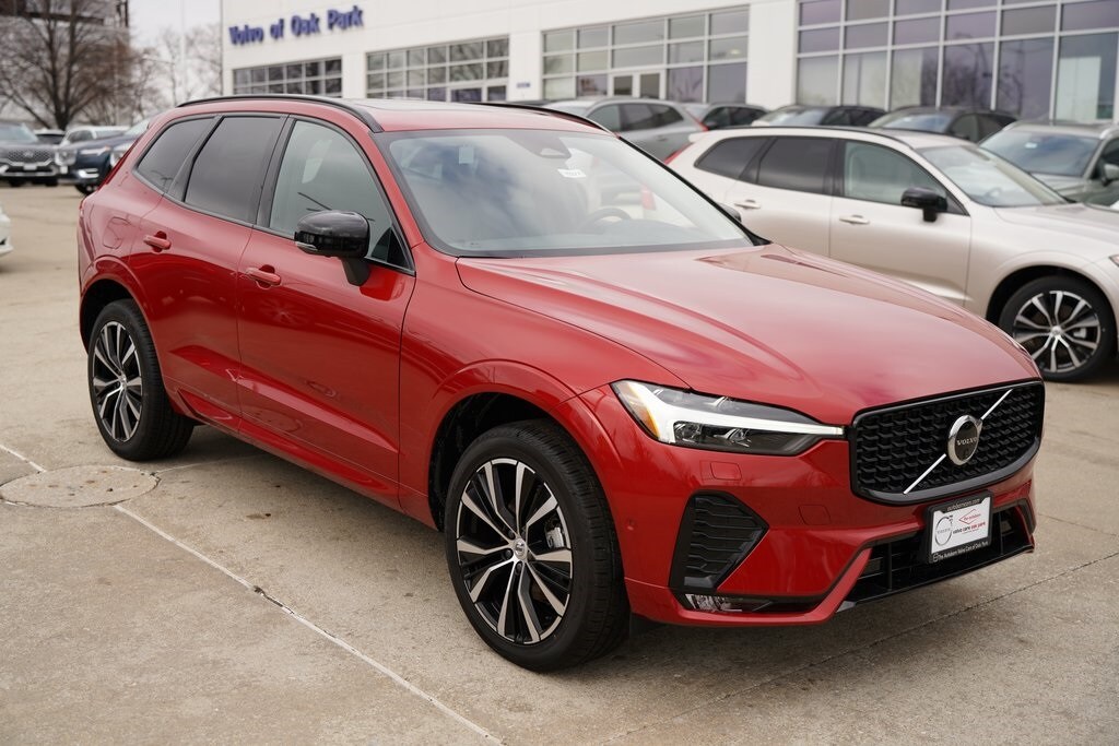 2025 Volvo XC60 B5 Plus photo 3