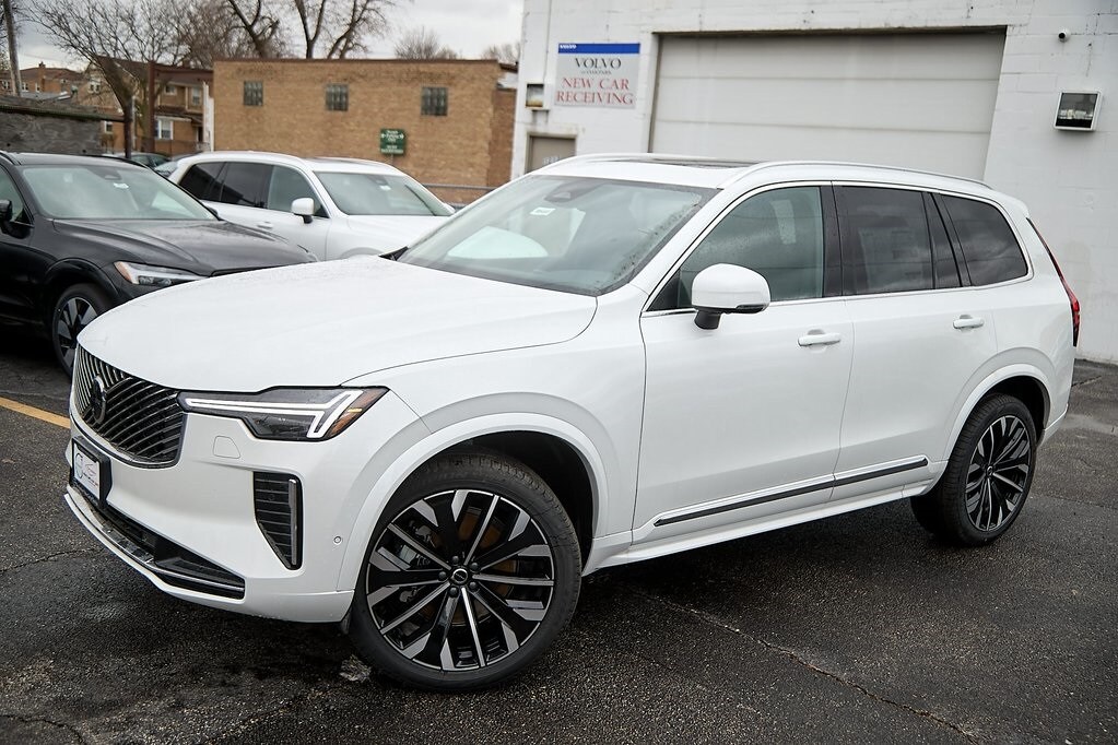 2025 Volvo XC90 Plus photo 3