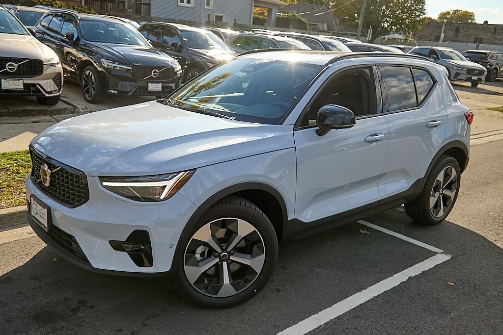 New 2026 Volvo XC40 B5 Plus SUV