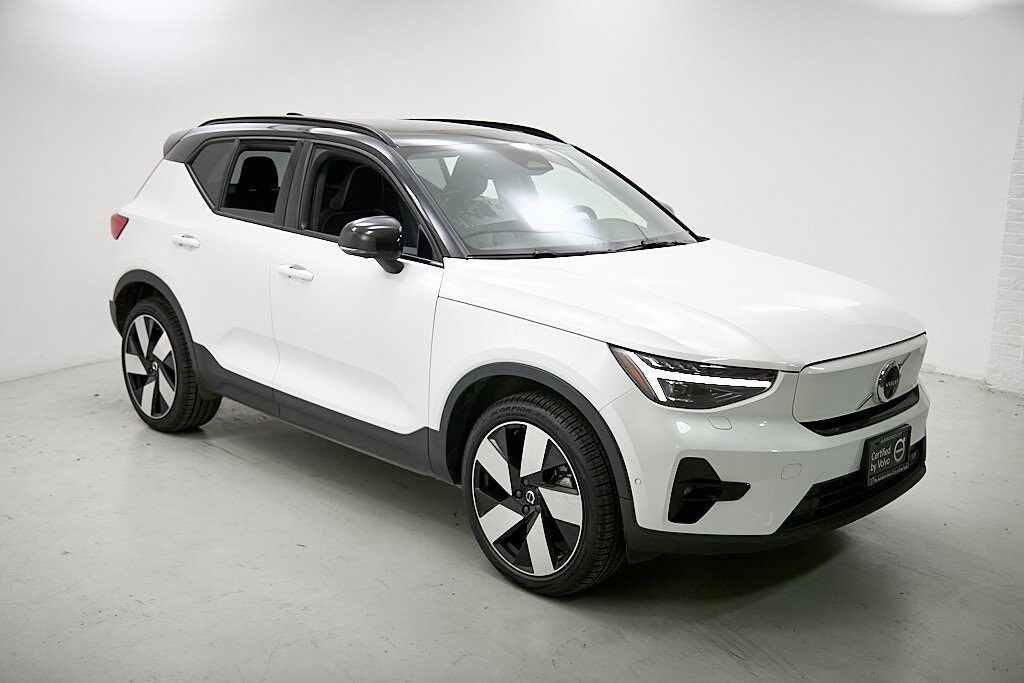 2023 Volvo XC40 Recharge Ultimate photo 2