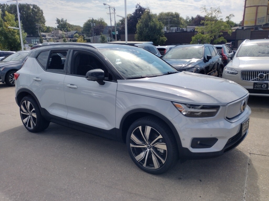 2022 Volvo XC40 Recharge P8 Plus photo 3