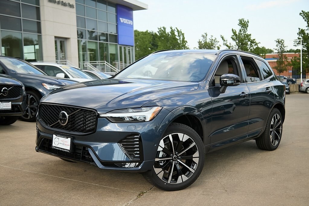 2026 Volvo XC60 B5 Plus photo 2