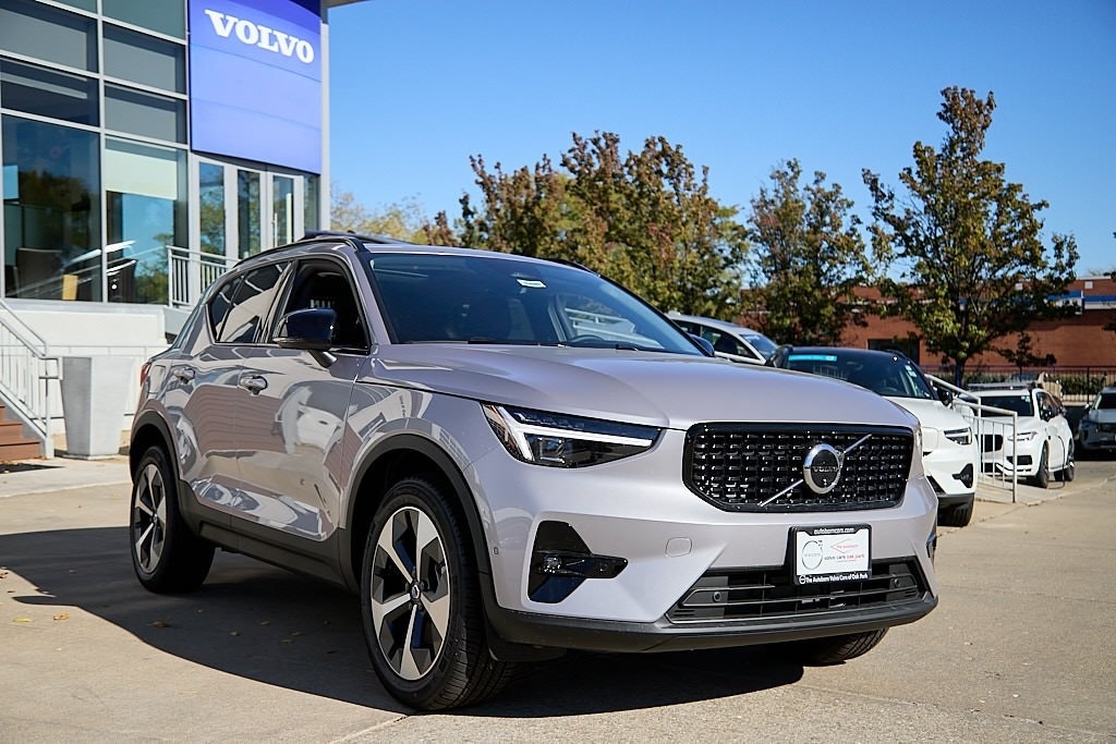 New 2026 Volvo XC40 B5 Plus SUV