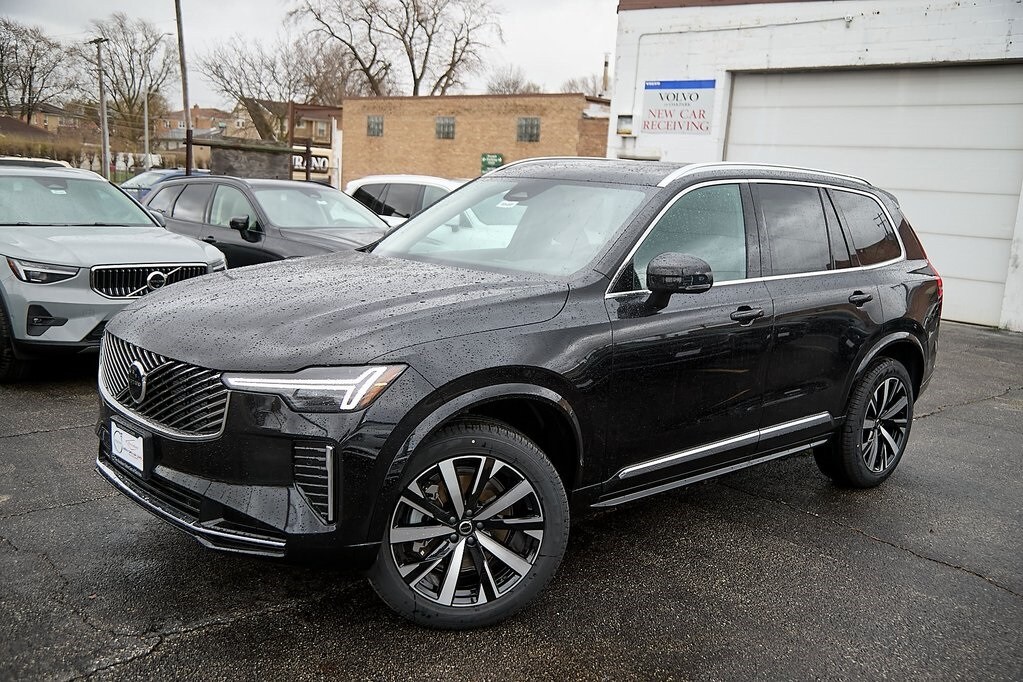 2025 Volvo XC90 Core photo 2