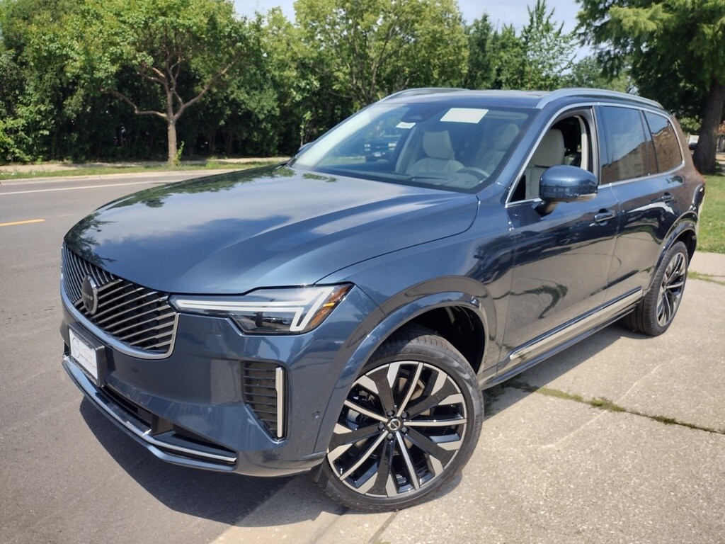 2026 Volvo XC90 B5 photo 2