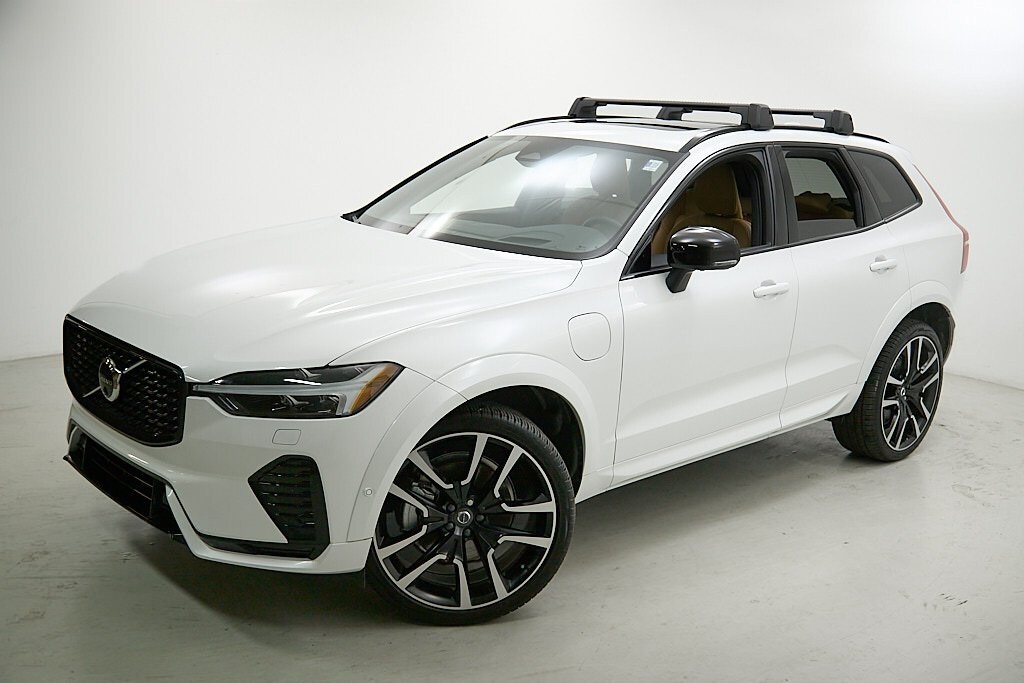 2025 Volvo XC60 Hybrid T8 photo 3