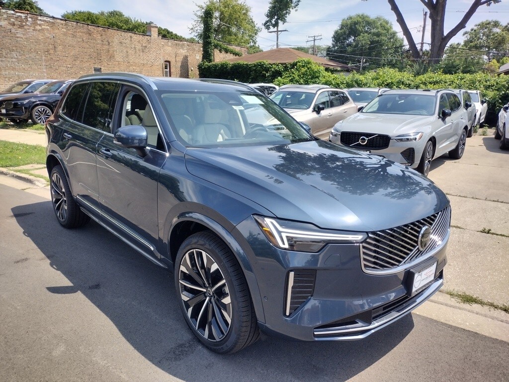 2026 Volvo XC90 B5 photo 4