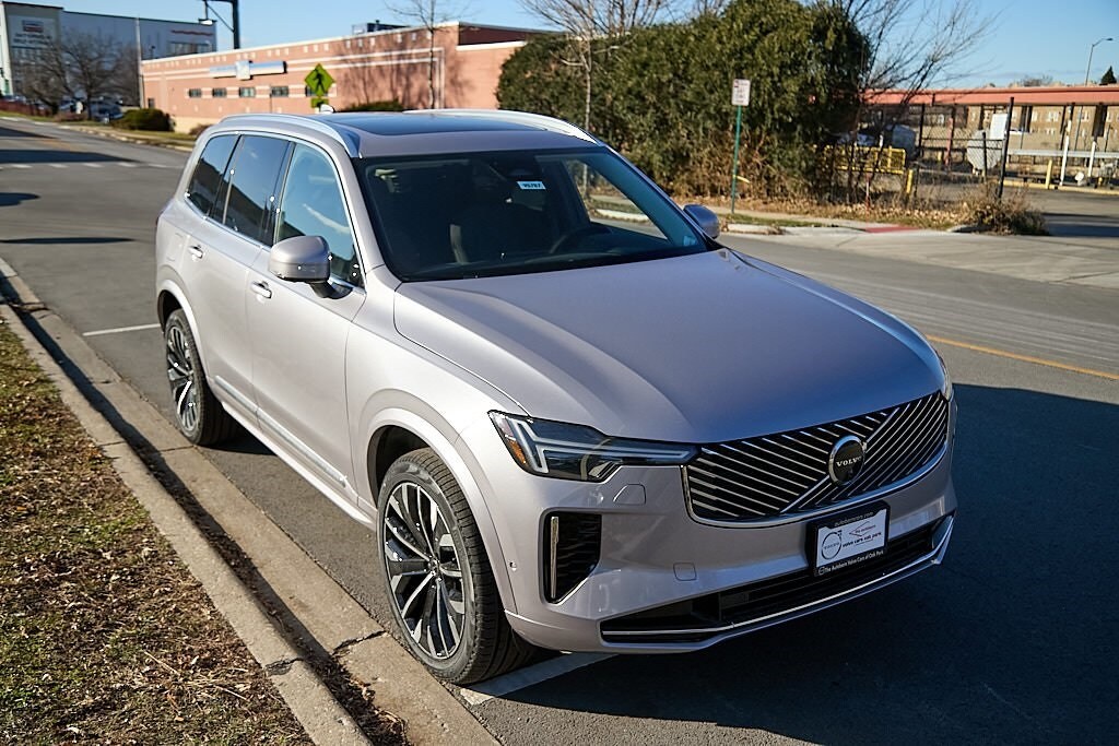 2026 Volvo XC90 Plus photo 2