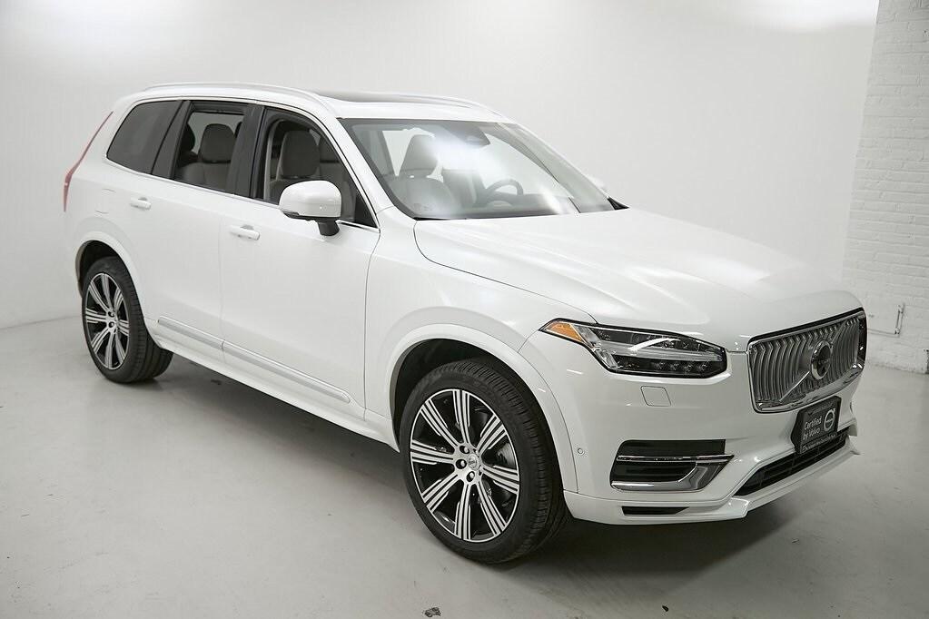 2025 Volvo XC90 T8 photo 2