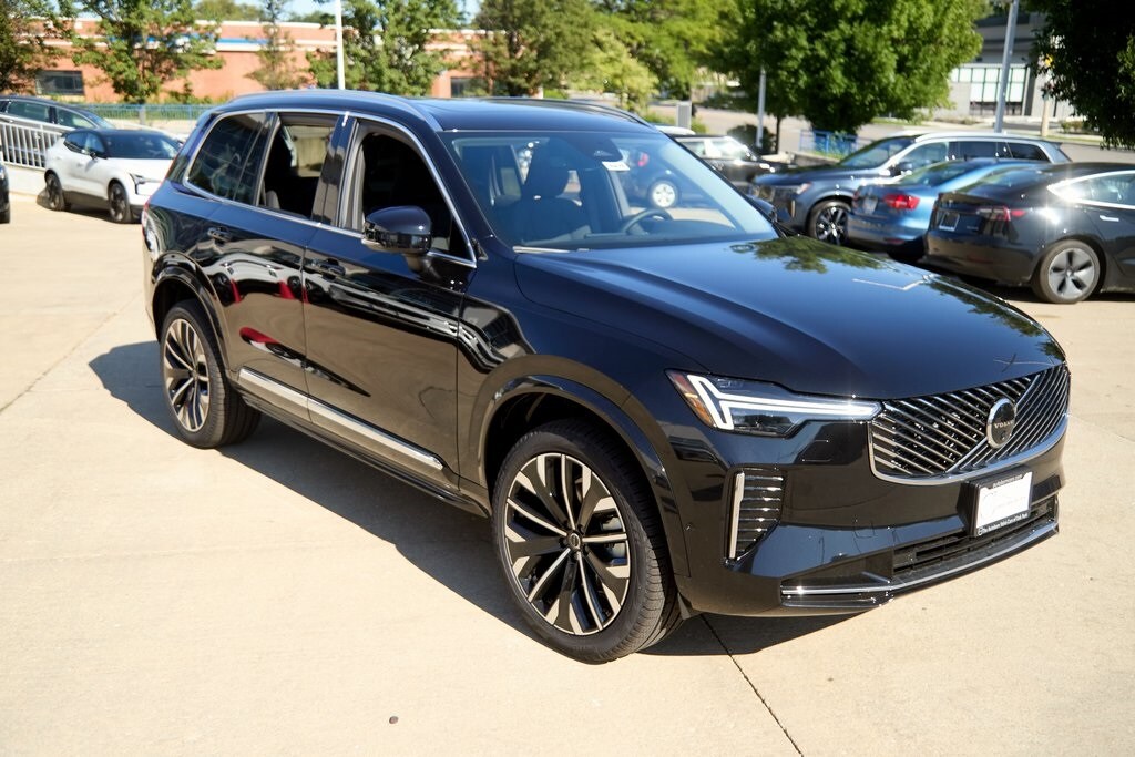 2026 Volvo XC90 Plus photo 2