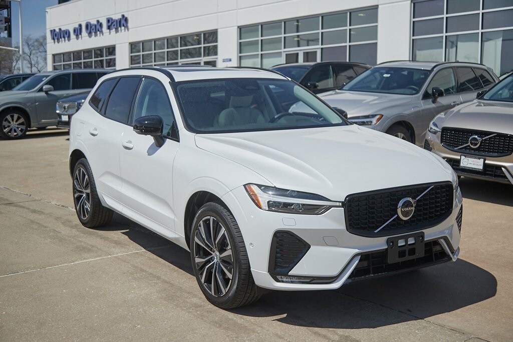2025 Volvo XC60 B5 Plus photo 4