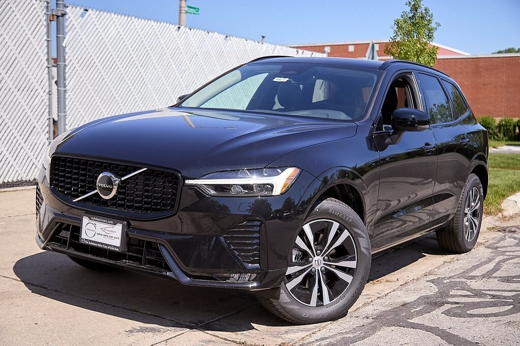 2025 Volvo XC60 B5 Core photo 2