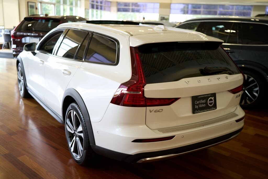 2025 Volvo V60 Cross Country B5 Plus photo 4