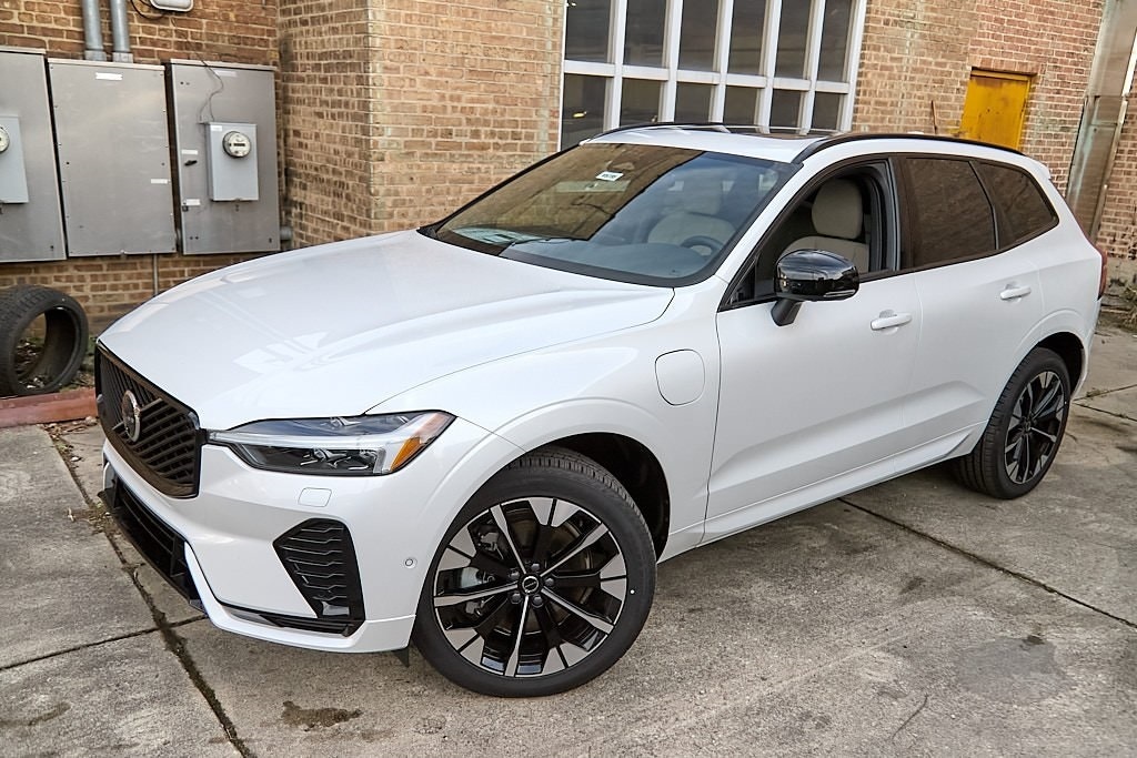 New 2026 Volvo XC60 plug-in hybrid T8 Plus SUV