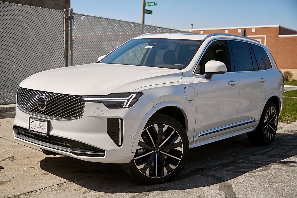 2025 Volvo XC90 T8 Plus photo 2