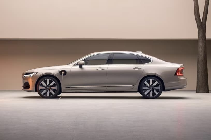 S90 Recharge plug-in hybrid parking
