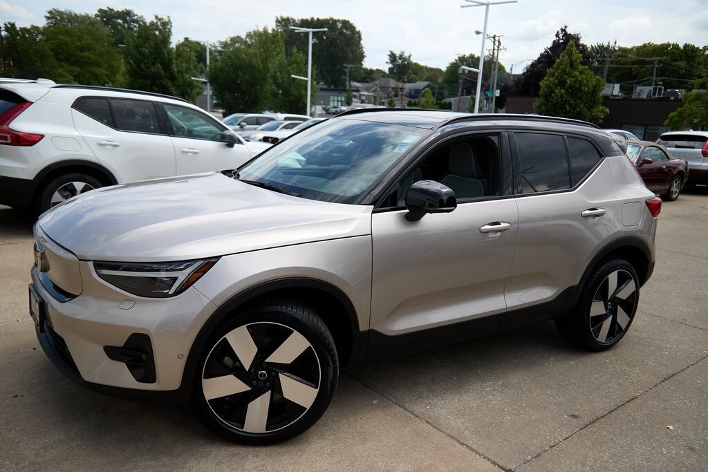 2023 Volvo XC40 Recharge Ultimate photo 3