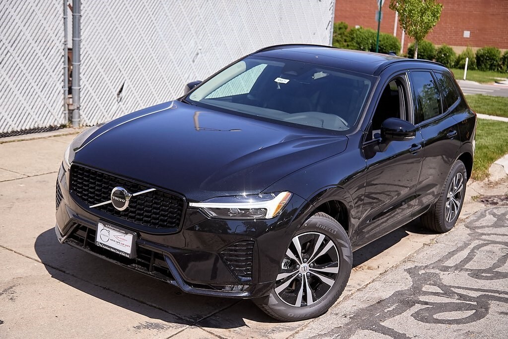 2025 Volvo XC60 B5 Core photo 3