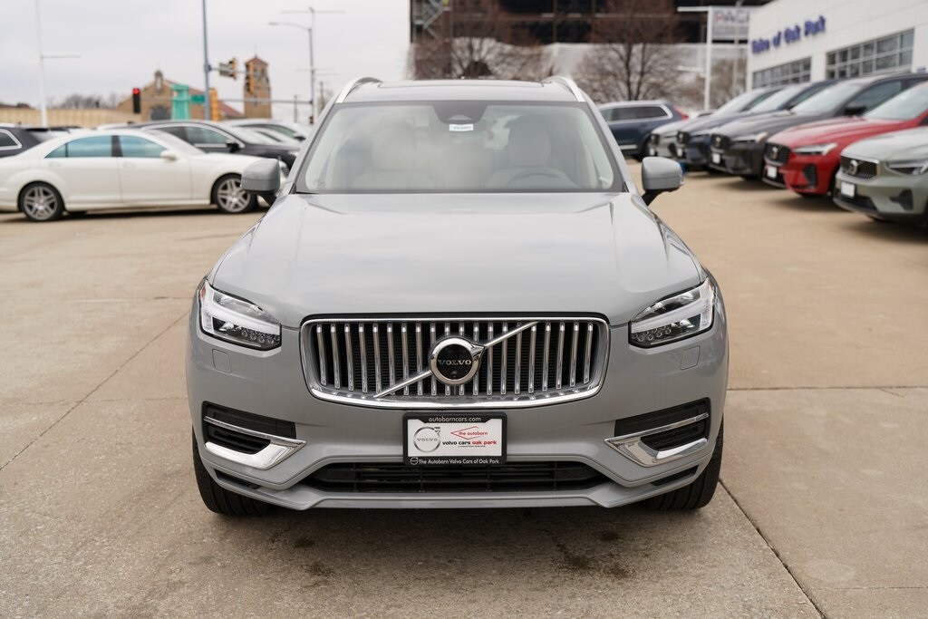 2025 Volvo XC90 T8 Plus photo 2
