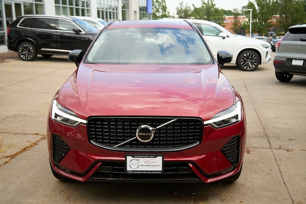 2025 Volvo XC60 B5 Core photo 4