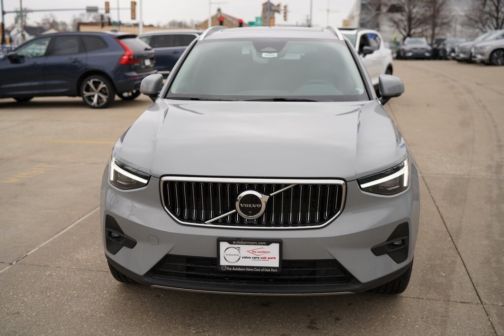 2025 Volvo XC40 Plus photo 4