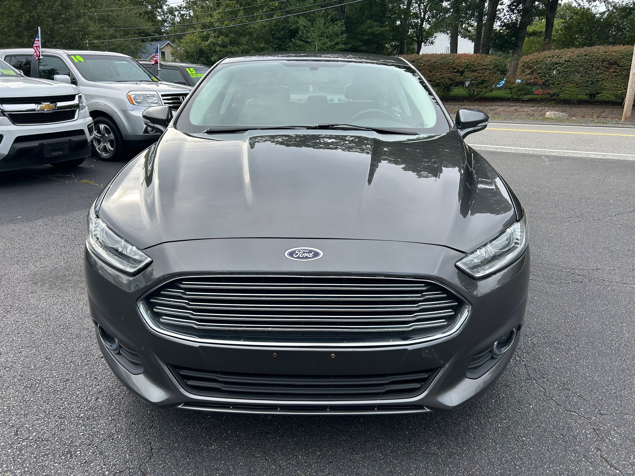 2015 Ford Fusion SE photo 2