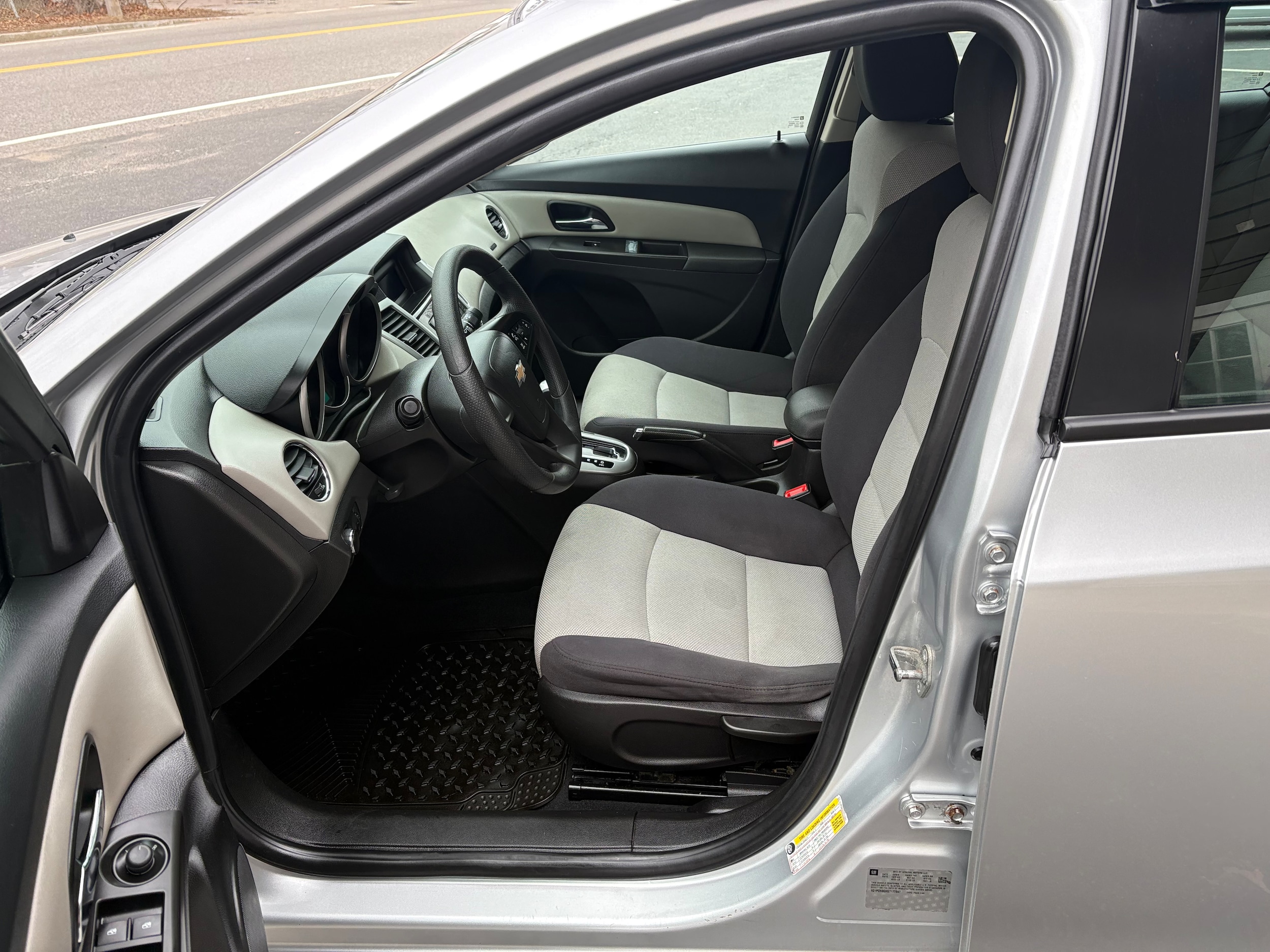 2016 Chevrolet Cruze Limited LS - Photo 9