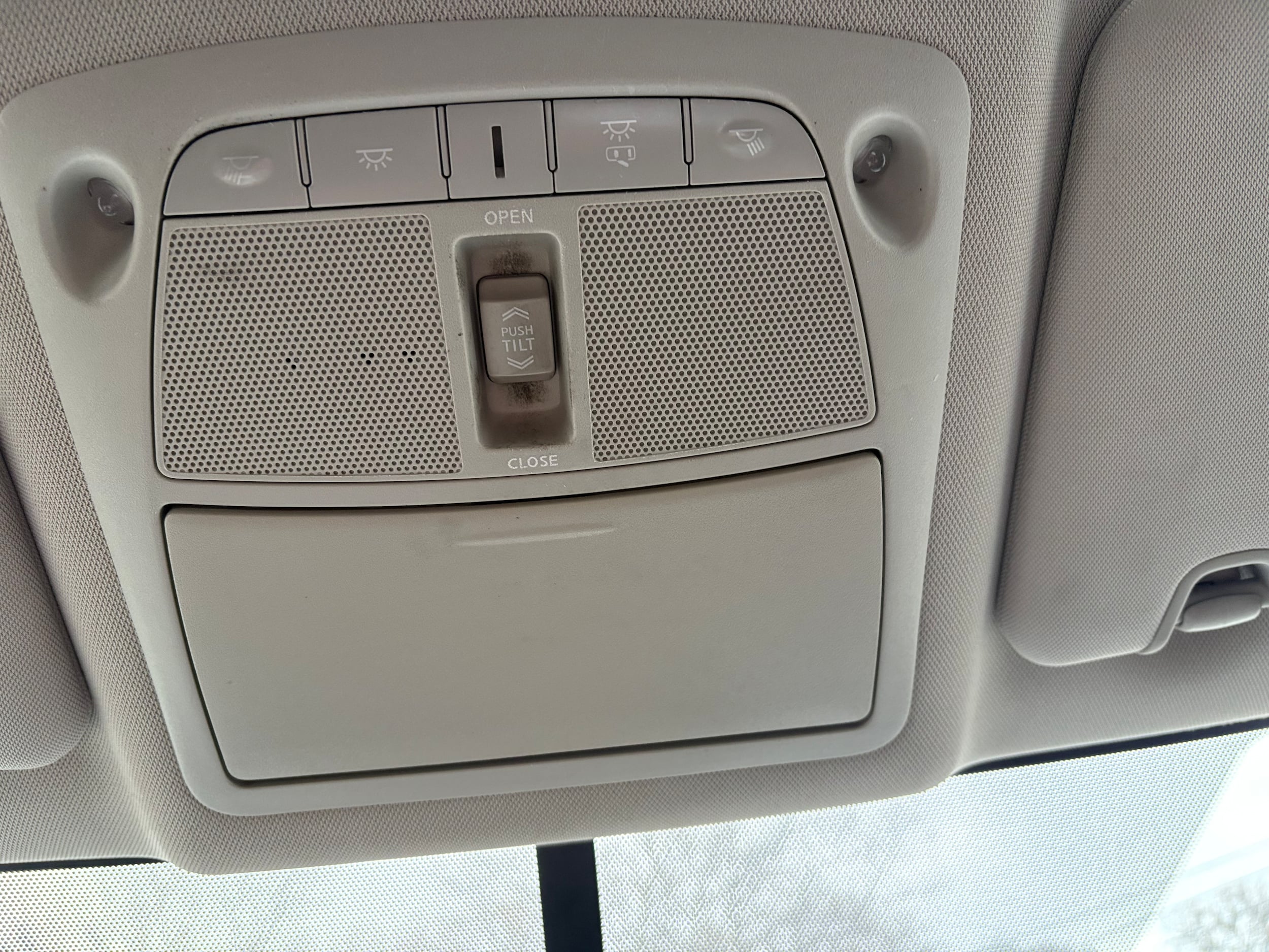 2015 Nissan Rogue SV - Photo 37