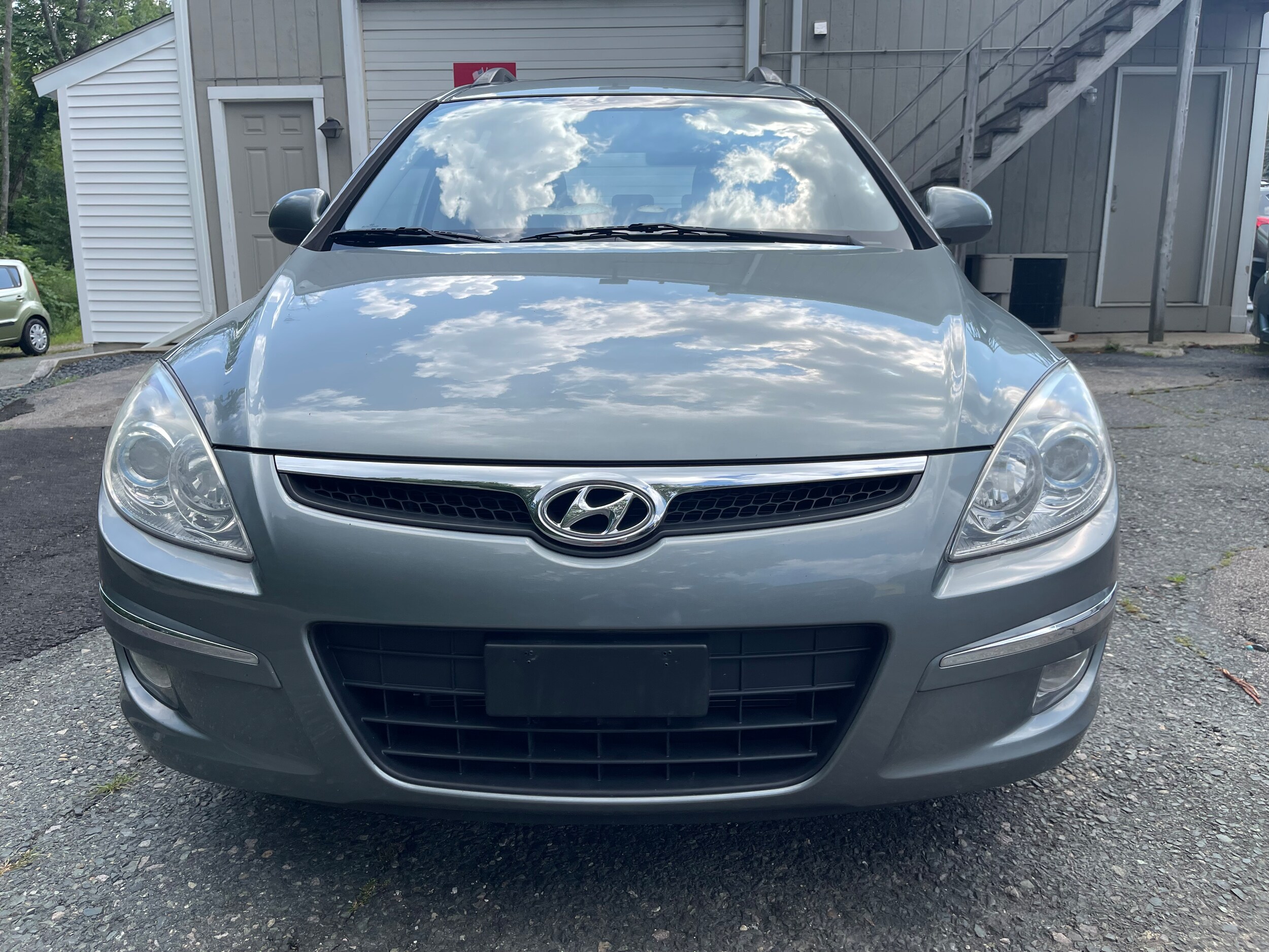2010 Hyundai Elantra Touring GLS photo 2
