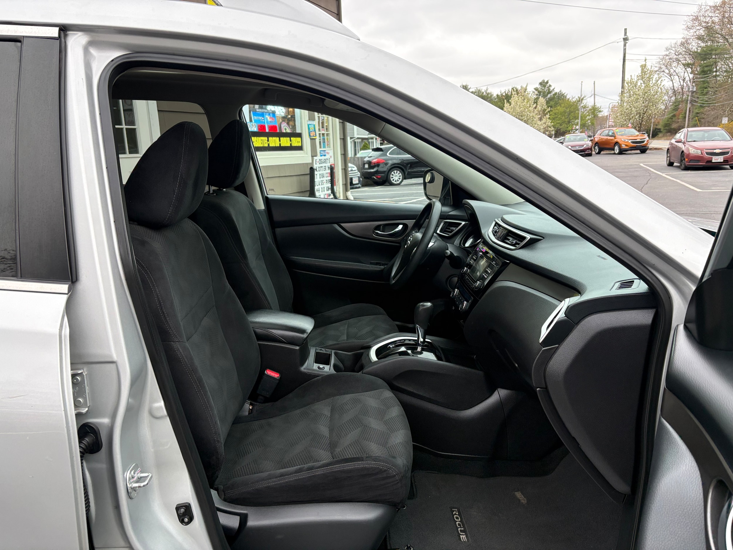 2015 Nissan Rogue SV - Photo 20