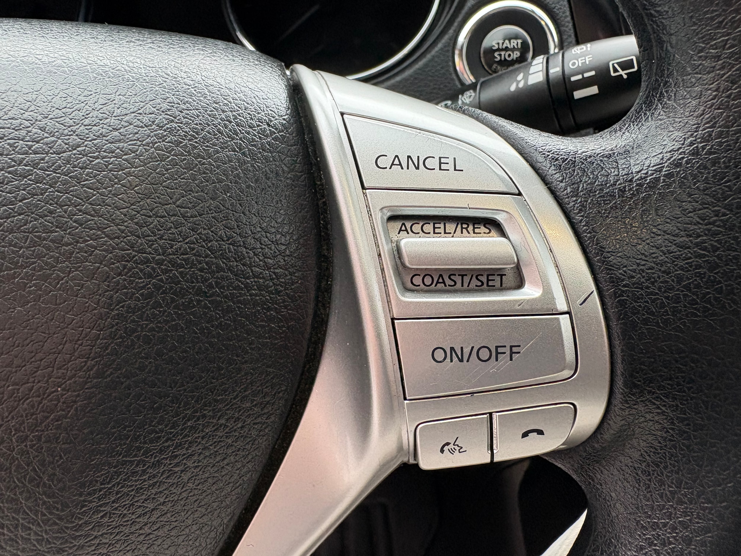 2015 Nissan Rogue SV - Photo 31