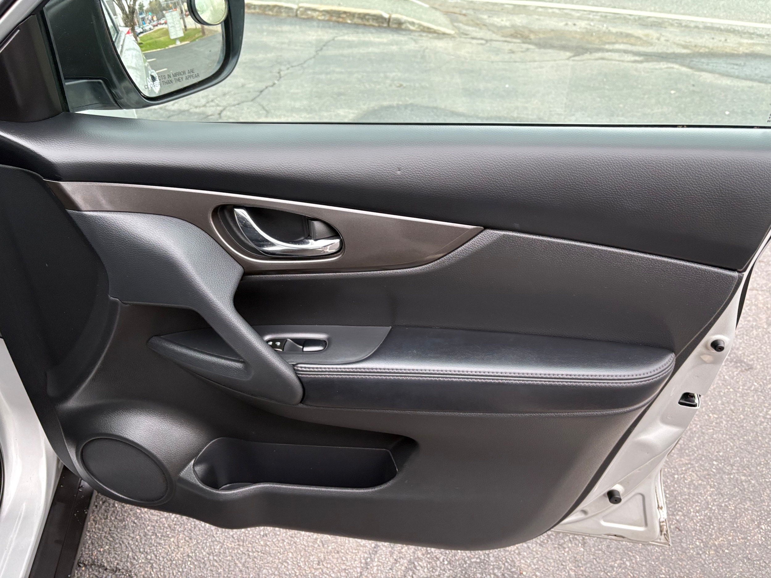 2015 Nissan Rogue SV - Photo 22