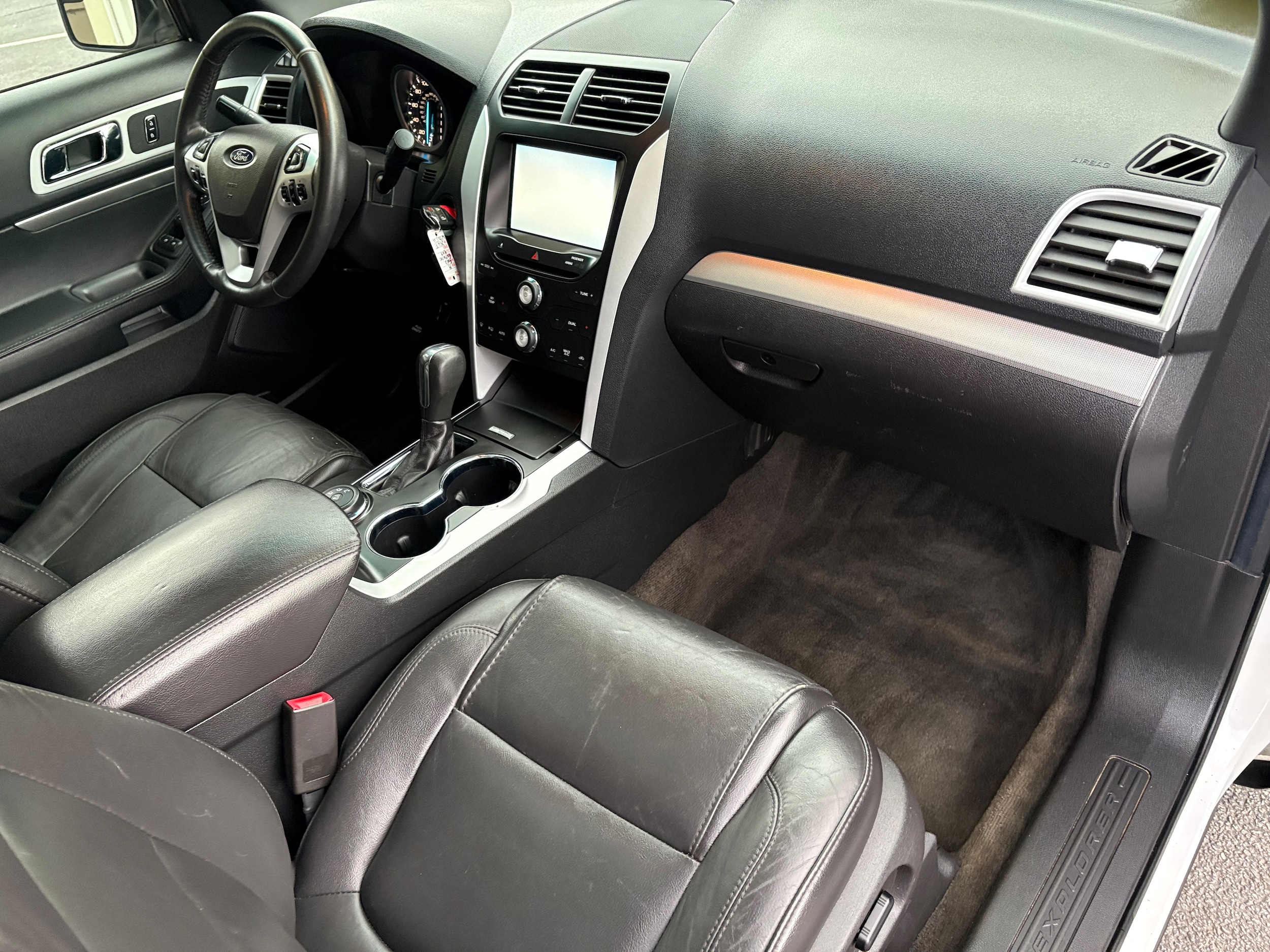 2014 Ford Explorer XLT - Photo 28